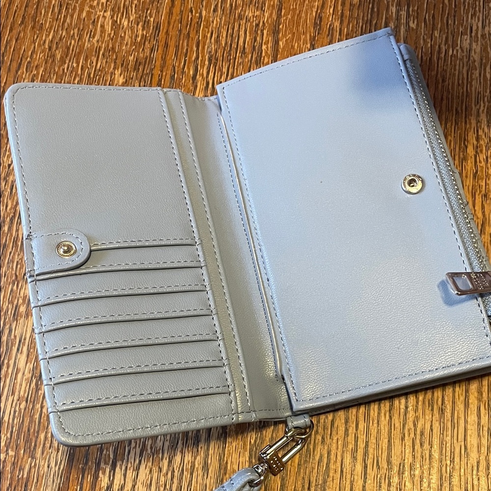 Steve Madden wallet Light Blue Embossed Wristlet - Picture 4 of 4